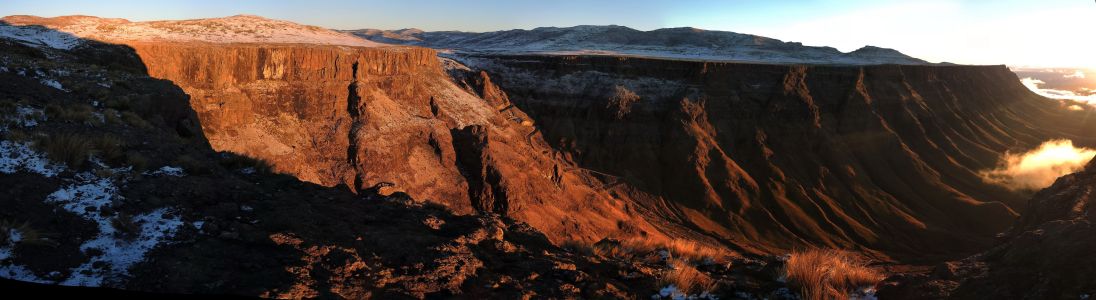 Panorama Sani Passu po východu slunce